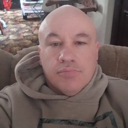 Jasonthorne is looking for singles for a date